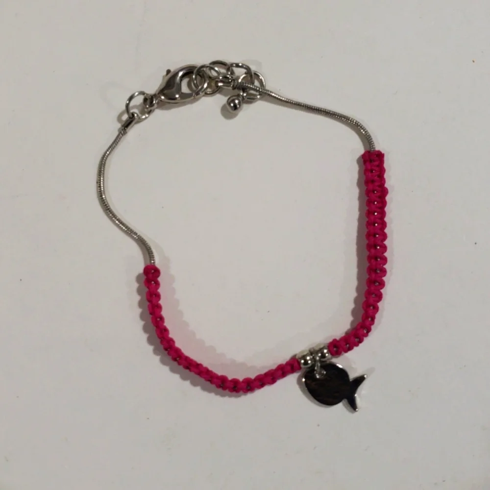 🐠 Silver tone & Pink Braided Adjust. Bracelet with Fish Charm – Boho & Cute! 🎀